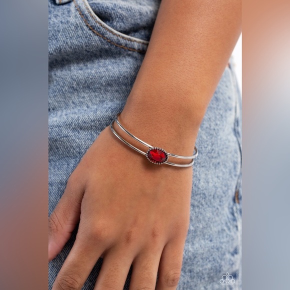 Paparazzi Magnificently Mesmerized bracelet - Picture 1 of 3